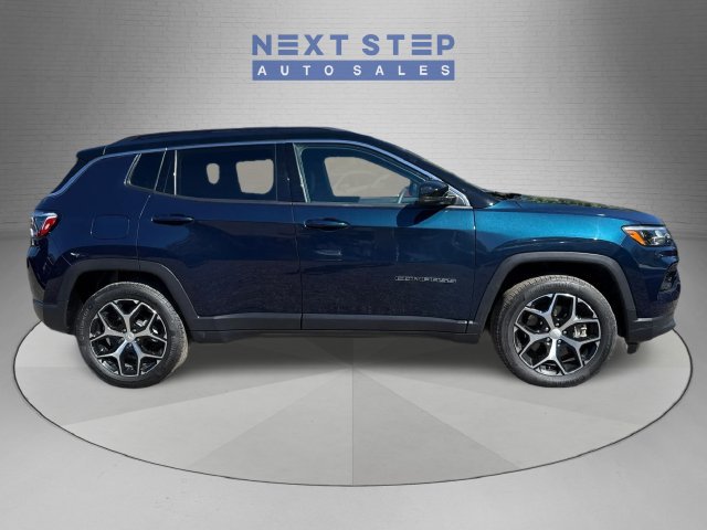 Used 2024 Jeep Compass Limited AWD/4WD image 9