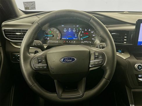 Used 2020 Ford Explorer XLT w/ Equipment Group 202A image 24