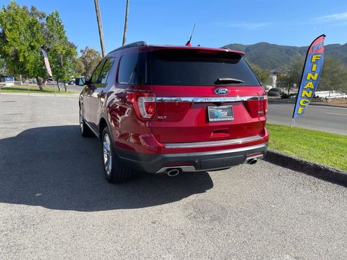 Used 2018 Ford Explorer XLT AWD/4WD image 7