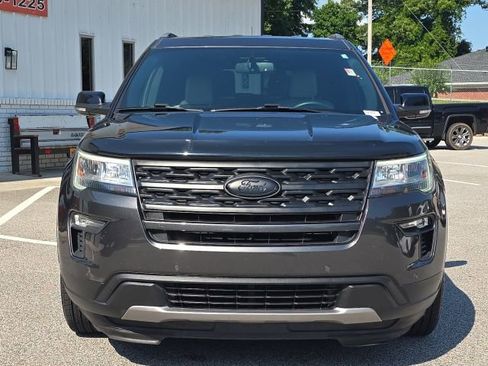 Used 2018 Ford Explorer XLT w/ Equipment Group 202A FWD image 8