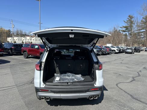 Used 2026 GMC Acadia Elevation w/ Elevation Premium Package image 8