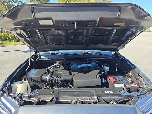 Used 2018 Toyota Tacoma SR5 image 34