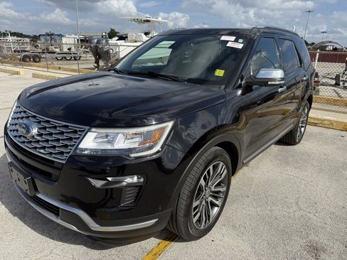 Used 2019 Ford Explorer Platinum image 3