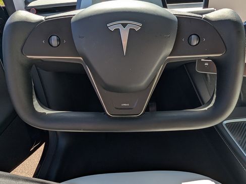 Used 2023 Tesla Model Y Long Range AWD/4WD image 25