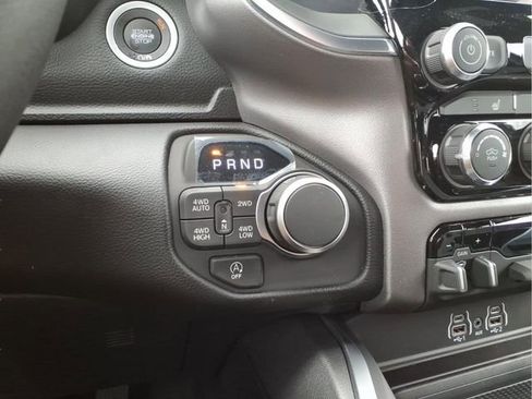 New 2026 RAM 1500 4x4 Crew Cab image 19