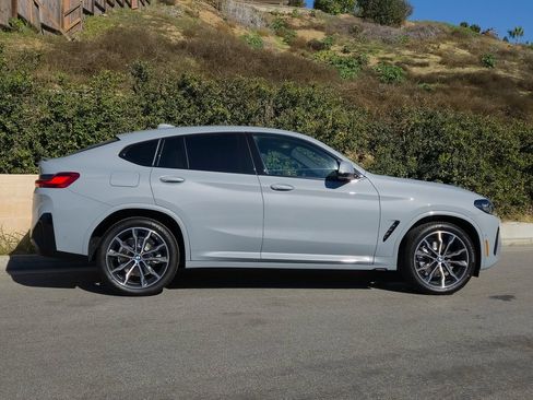 New 2025 BMW X4 xDrive30i w/ Premium Package image 4
