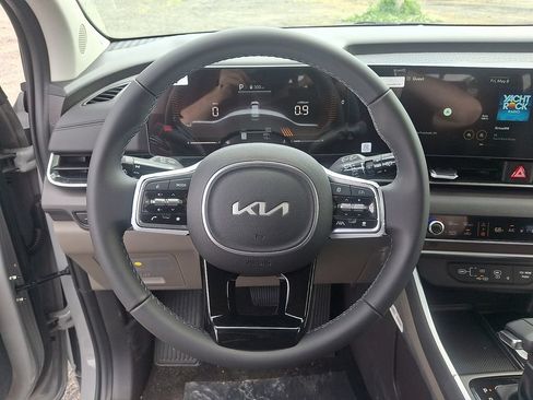 New 2026 Kia Carnival EX FWD image 9