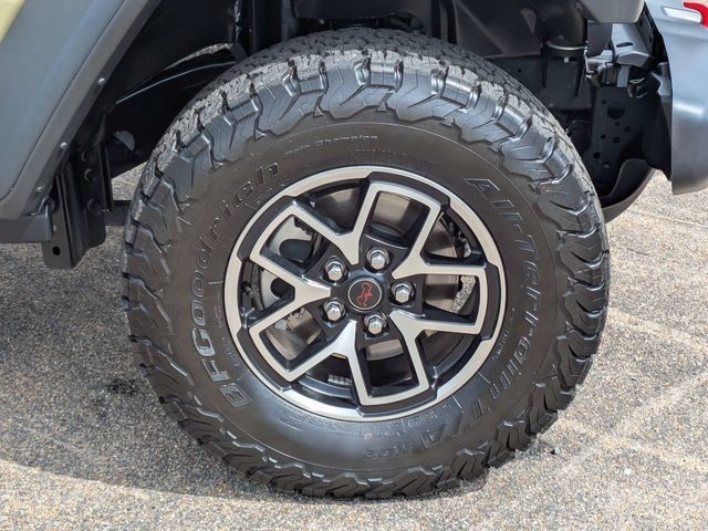 Used 2025 Jeep Wrangler Unlimited Rubicon w/ Convenience Group AWD/4WD image 11