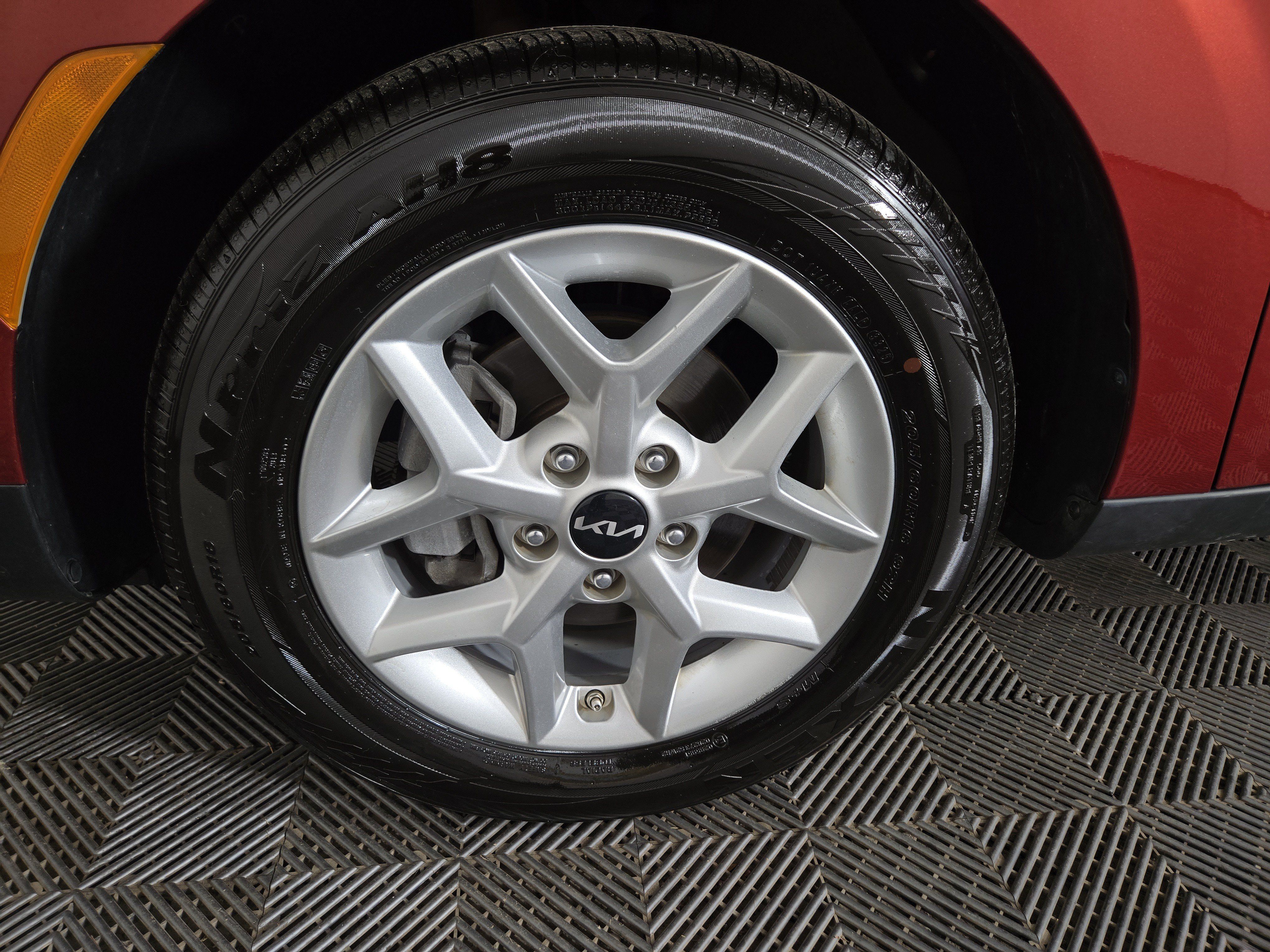 Used 2024 Kia Soul LX w/ Option Group 015 FWD image 33