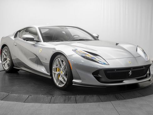 Used 2020 Ferrari 812 Superfast RWD image 9