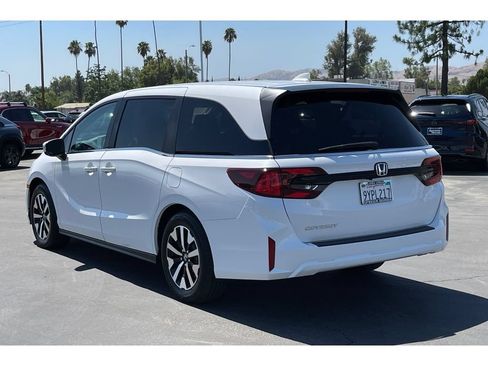 Certified 2026 Honda Odyssey EX-L image 3