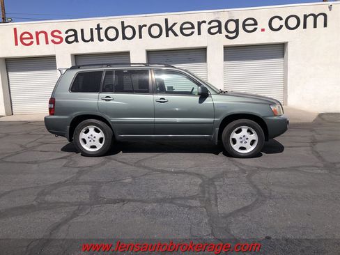 Used 2005 Toyota Highlander 2WD V6 w/ 3rd Row image 1