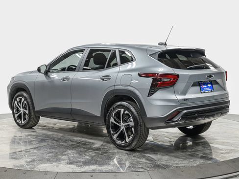 Used 2025 Chevrolet Trax RS FWD image 4