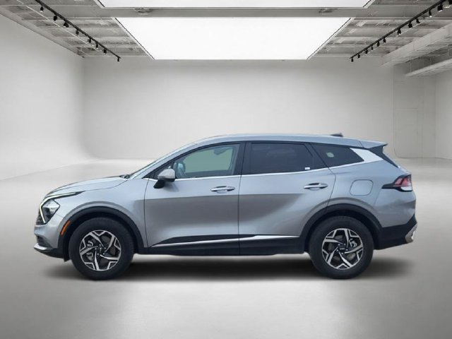 Used 2023 Kia Sportage LX AWD/4WD image 2