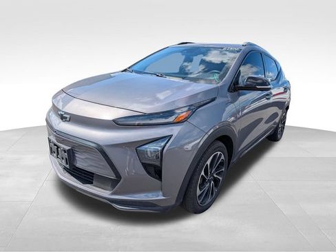 Used 2023 Chevrolet Bolt EUV Premier w/ Sun & Sound Package FWD image 3