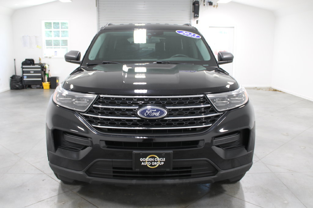 Used 2023 Ford Explorer XLT AWD/4WD image 3