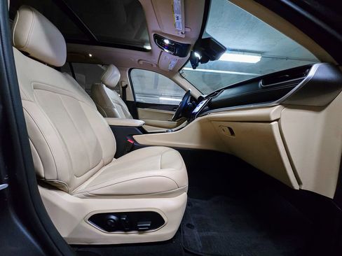 Used 2022 Jeep Grand Cherokee Limited w/ Luxury Tech Group II image 38