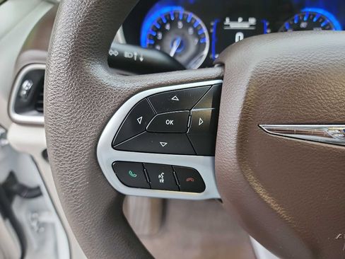 Used 2019 Chrysler Pacifica Touring Plus w/ Tire & Wheel Group image 17