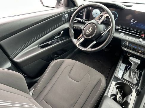 Used 2024 Hyundai Elantra SEL w/ Convenience Package image 20