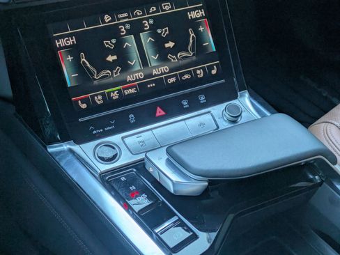 Certified 2023 Audi e-tron Premium Plus w/ Premium Plus Package image 20