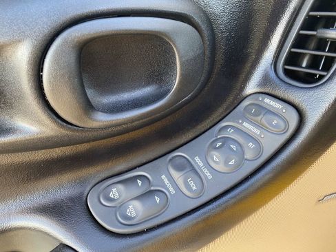 Used 2001 Chevrolet Corvette Coupe w/ Preferred Equipment Group2 image 20