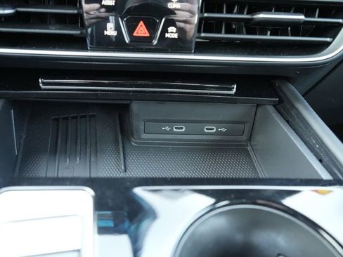 Used 2025 Volkswagen Atlas Cross Sport SE image 34