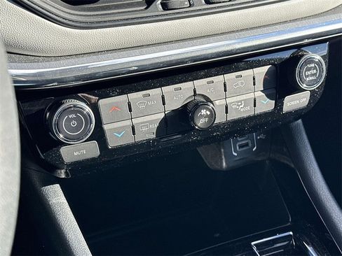 Used 2024 Jeep Compass Limited image 25