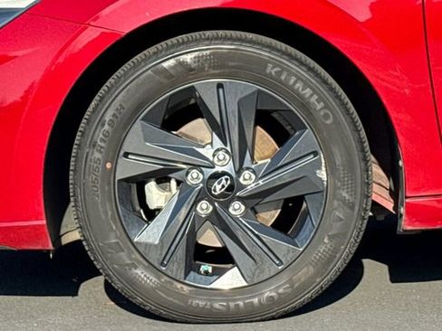 Used 2022 Hyundai Elantra SEL image 32