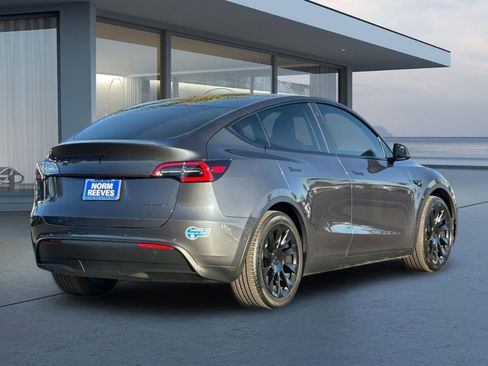 Used 2021 Tesla Model Y Long Range image 4