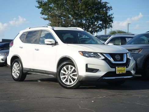 Used 2018 Nissan Rogue SV w/ Premium Package FWD image 2