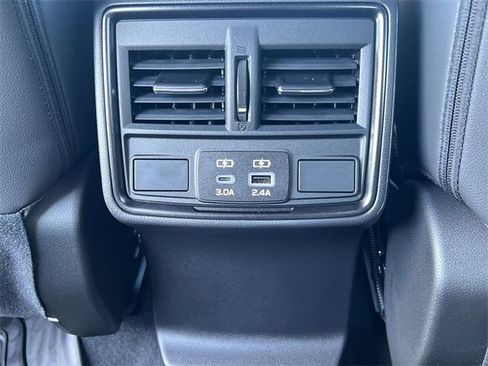 Used 2025 Subaru Forester Limited image 32