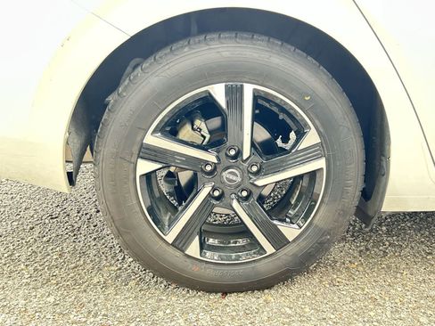 Used 2024 Nissan Sentra SV FWD image 5