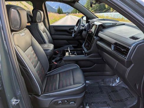 Used 2025 GMC Yukon XL AT4 Ultimate AWD/4WD image 17