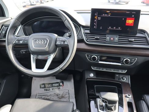Used 2023 Audi Q5 e Premium w/ Convenience Package image 12