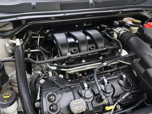 Used 2019 Ford Taurus Limited image 25