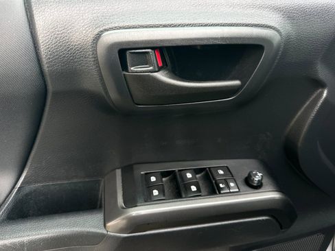 Used 2022 Toyota Tacoma TRD Off-Road w/ Technology Package AWD/4WD image 10
