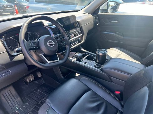 Used 2023 Nissan Pathfinder SL w/ Lighting Package (N92) AWD/4WD image 11