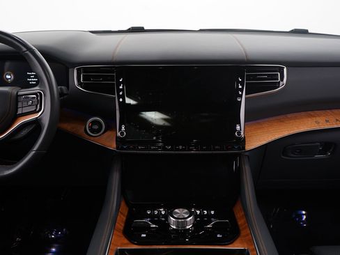 Used 2022 Jeep Grand Wagoneer Series II w/ Premium Group II image 18