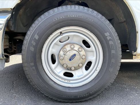 Used 2015 Ford F250 XL w/ Power Equipment Group RWD image 8