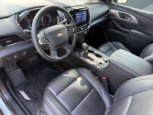 Used 2023 Chevrolet Traverse LT w/ LT Premium Package AWD/4WD image 4
