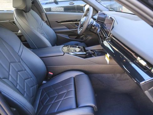 Used 2026 BMW 530i w/ M Sport Package RWD image 13
