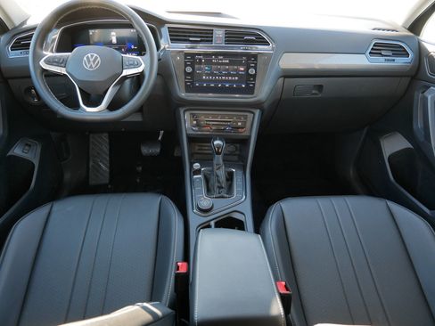 Used 2022 Volkswagen Tiguan SE image 10