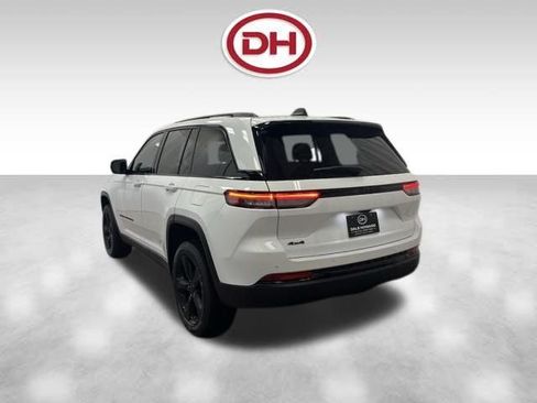 New 2025 Jeep Grand Cherokee Altitude AWD/4WD image 9