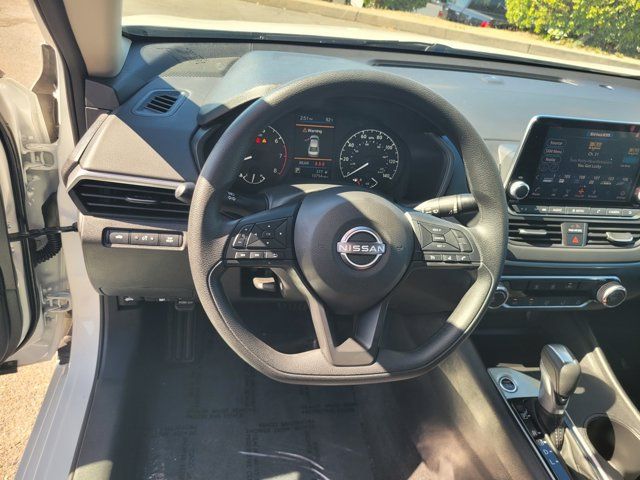 Certified 2025 Nissan Altima 2.5 S FWD image 30