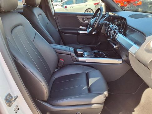 Used 2023 Mercedes-Benz GLB 250 4MATIC w/ Premium Package image 14