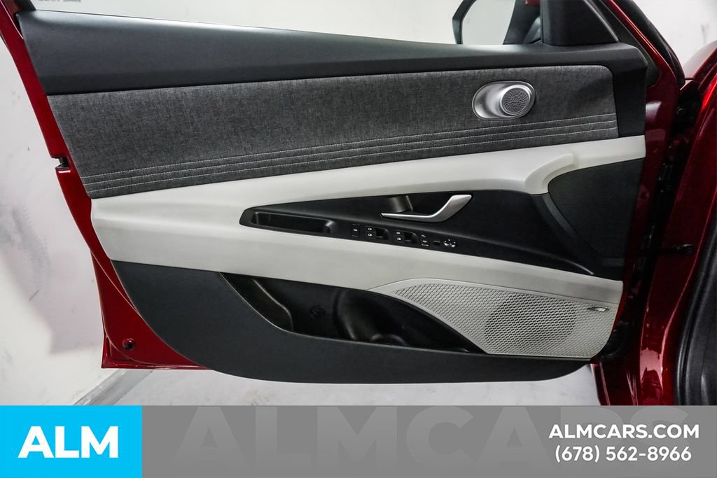 Used 2025 Hyundai Elantra Limited FWD image 47