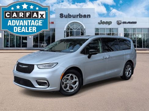 Certified 2024 Chrysler Pacifica Limited image 1