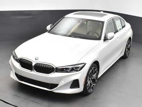 Certified 2025 BMW 330i Sedan w/ Premium Package image 30