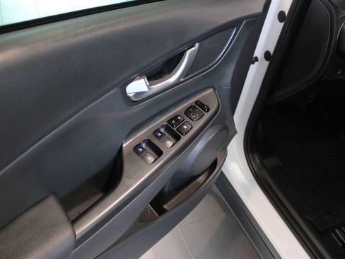 Used 2023 Hyundai Kona Limited w/ Cargo Package FWD image 28