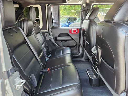 Used 2020 Jeep Wrangler Unlimited Sahara AWD/4WD image 19
